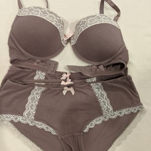 BOGO EUC H&M Bra 36C & three Bikini size 8/10 Set